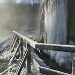 Am Wasserfall * Nohn