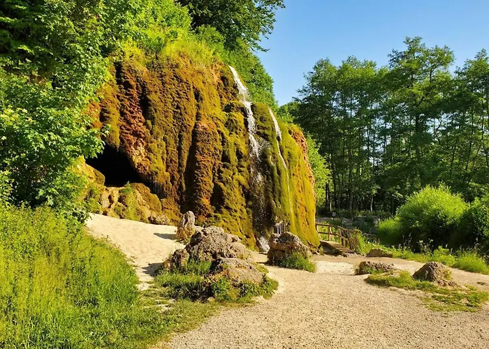 Am Wasserfall * Nohn